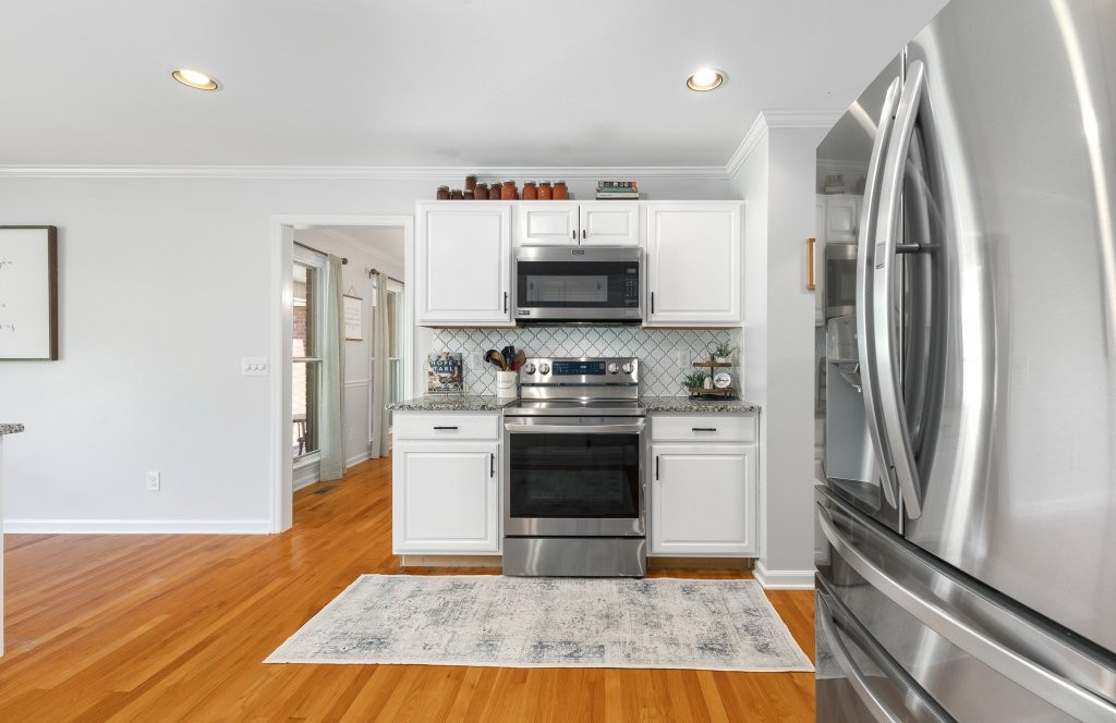 3597 McMahan Road Morrison, TN 37357 - Photo 15 of 45 a kitchen with granite countertop a refrigerator and a stove