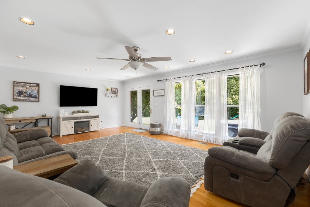 3597 McMahan Road Morrison, TN 37357 - Photo 21 of 45 a living room with furniture and a flat screen tv