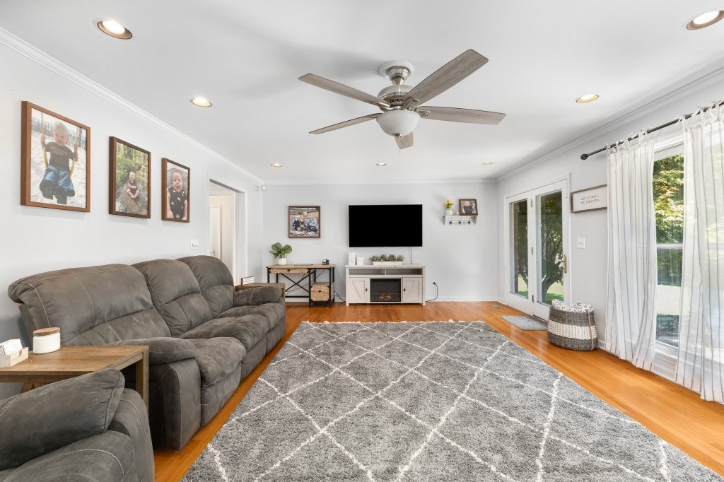 3597 McMahan Road Morrison, TN 37357 - Photo 23 of 45 a living room with furniture and a flat screen tv