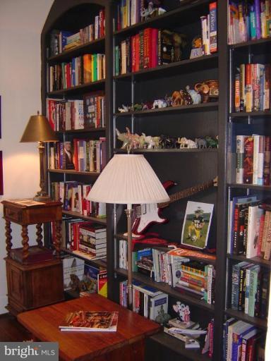 129 11th Street Northeast Washington, DC 20002 - Photo 17 of 30 Library