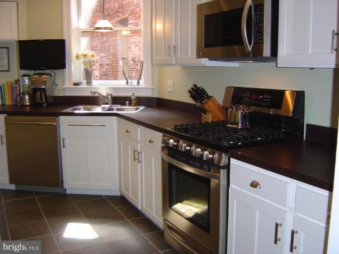 129 11th Street Northeast Washington, DC 20002 - Photo 3 of 30 Kitchen