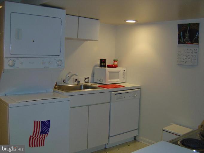 129 11th Street Northeast Washington, DC 20002 - Photo 23 of 30 Apartment Kitchen