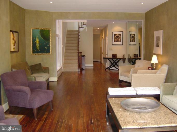 129 11th Street Northeast Washington, DC 20002 - Photo 4 of 30 Living Room