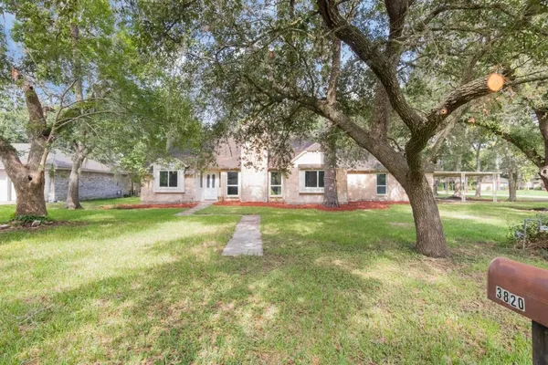 $269,900 | 3820 Evergreen Drive, Dickinson, TX 77539
