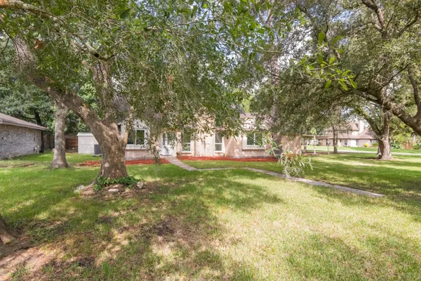 $269,900 | 3820 Evergreen Drive, Dickinson, TX 77539