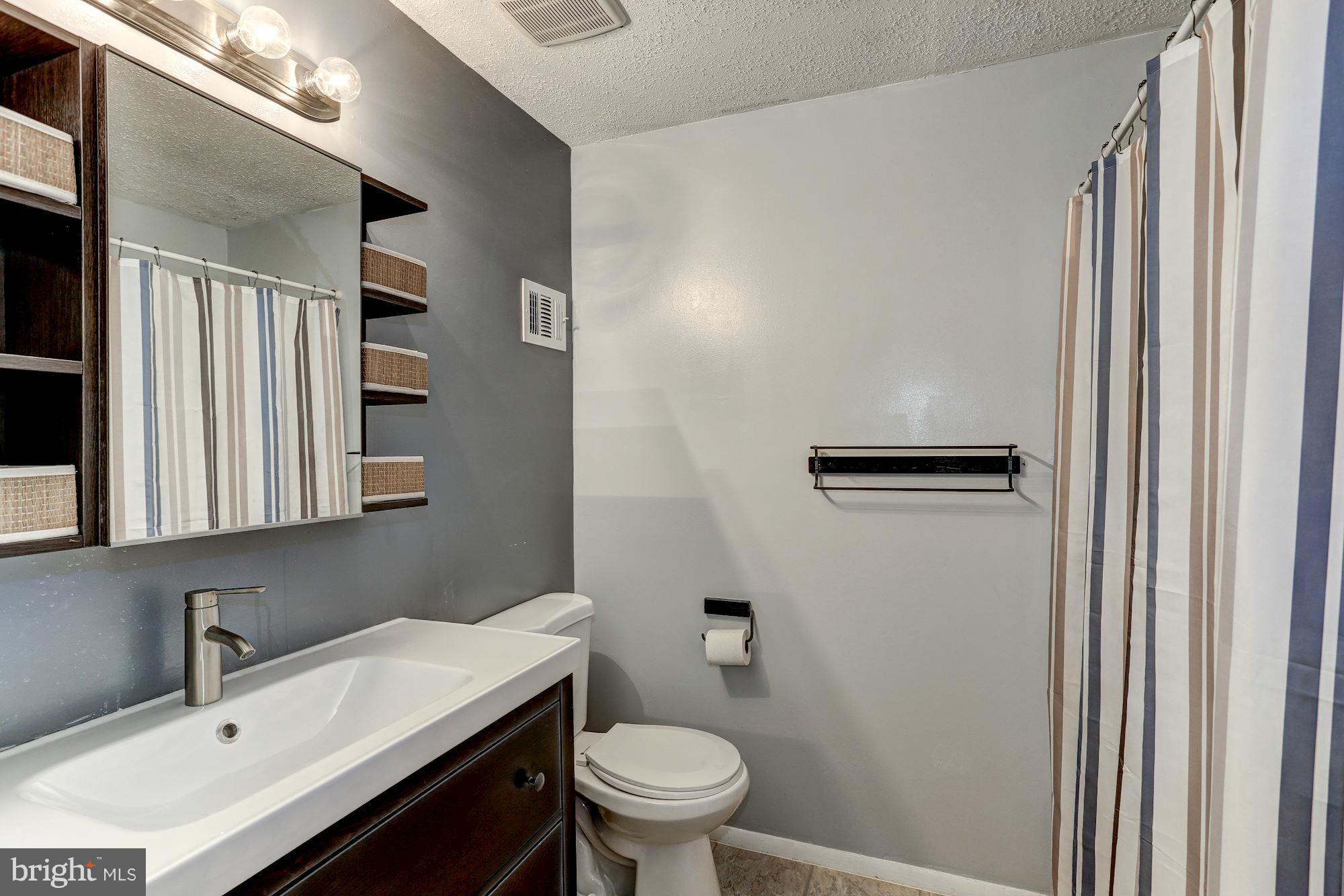 5831 Canvasback Road Burke, VA 22015 - Photo 17 of 26 Bath
