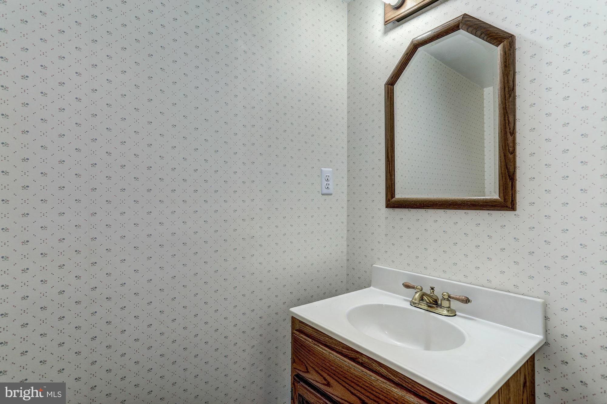 5831 Canvasback Road Burke, VA 22015 - Photo 21 of 26 Bath