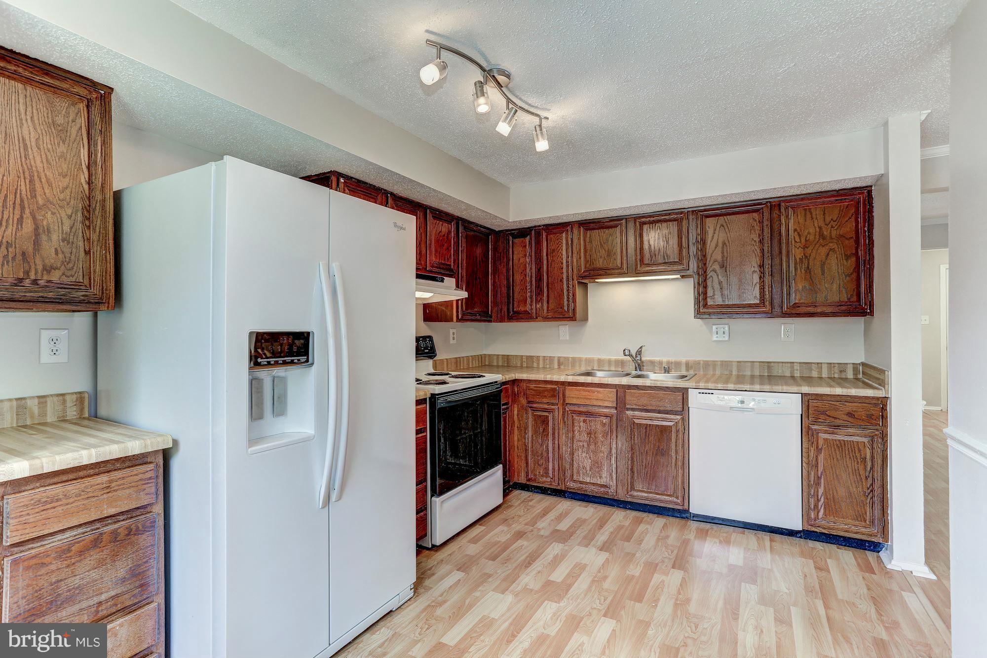 5831 Canvasback Road Burke, VA 22015 - Photo 7 of 26 Kitchen