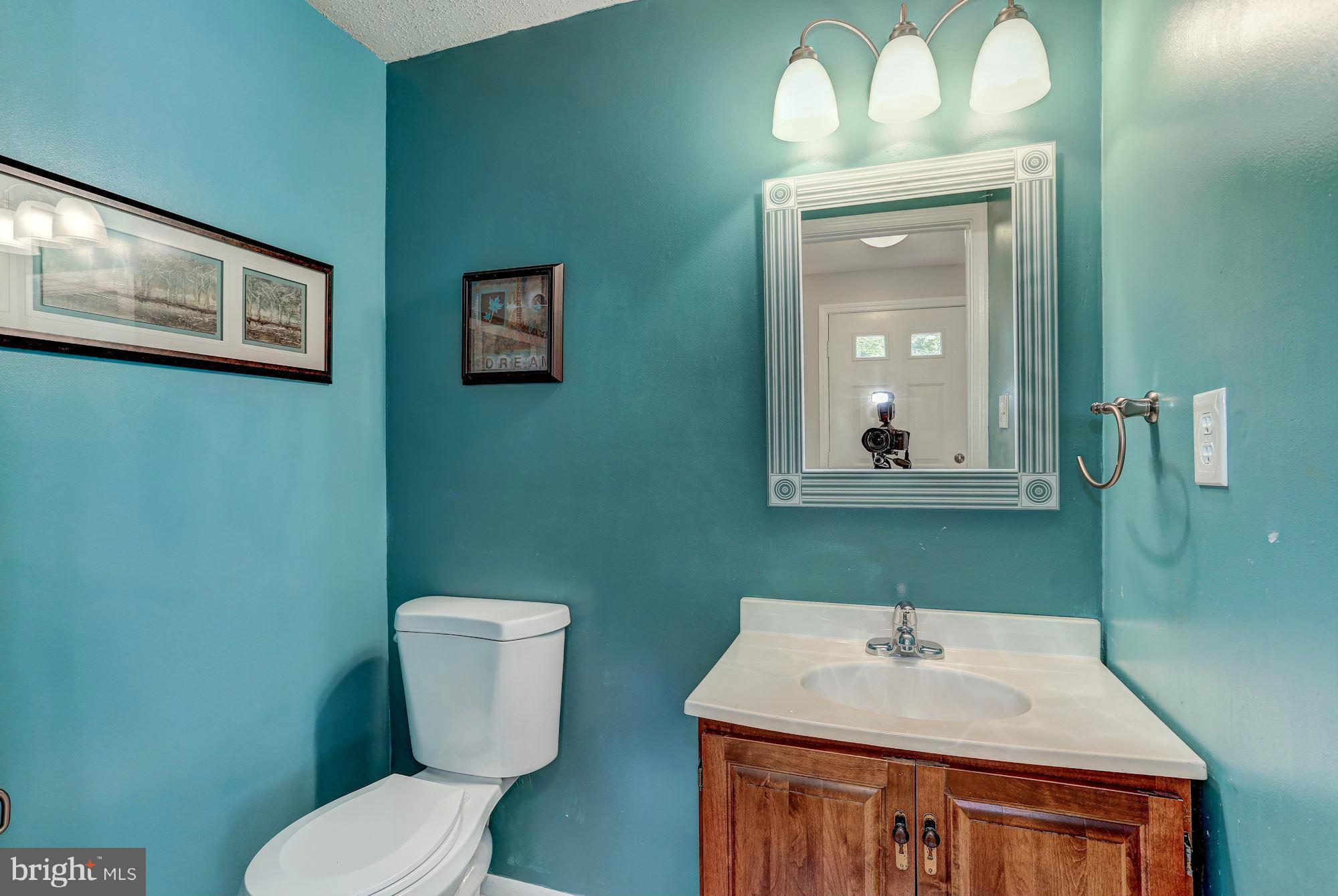 5831 Canvasback Road Burke, VA 22015 - Photo 9 of 26 Bath