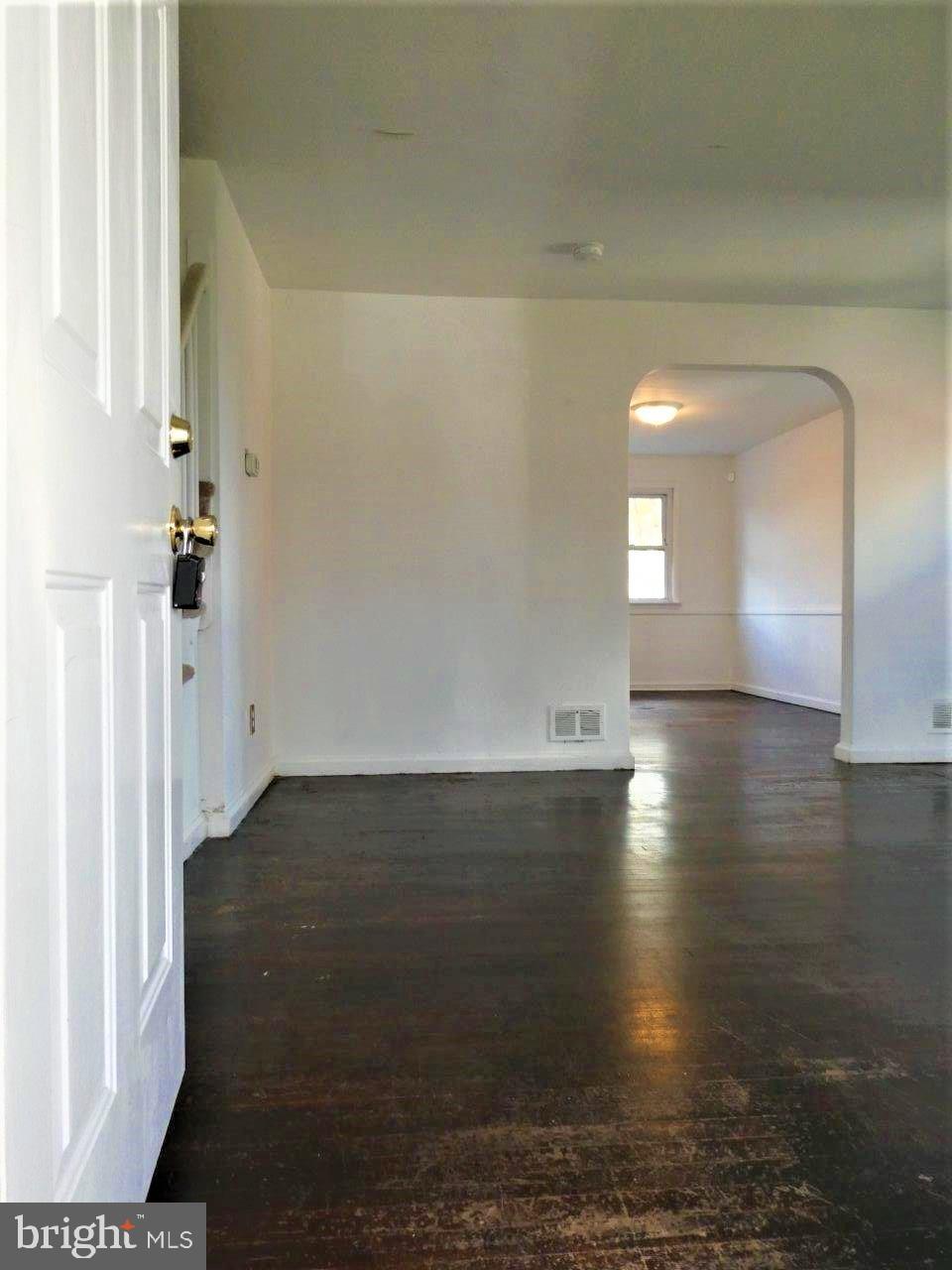 5444 Whitlock Road Baltimore, MD 21229 - Photo 5 of 27