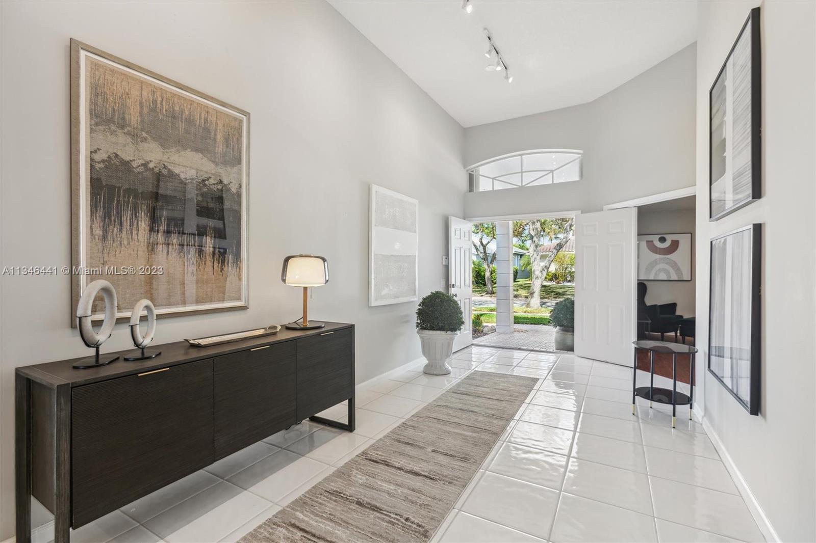 2883 Oakbrook Drive Weston, FL 33332 - Photo 15 of 74