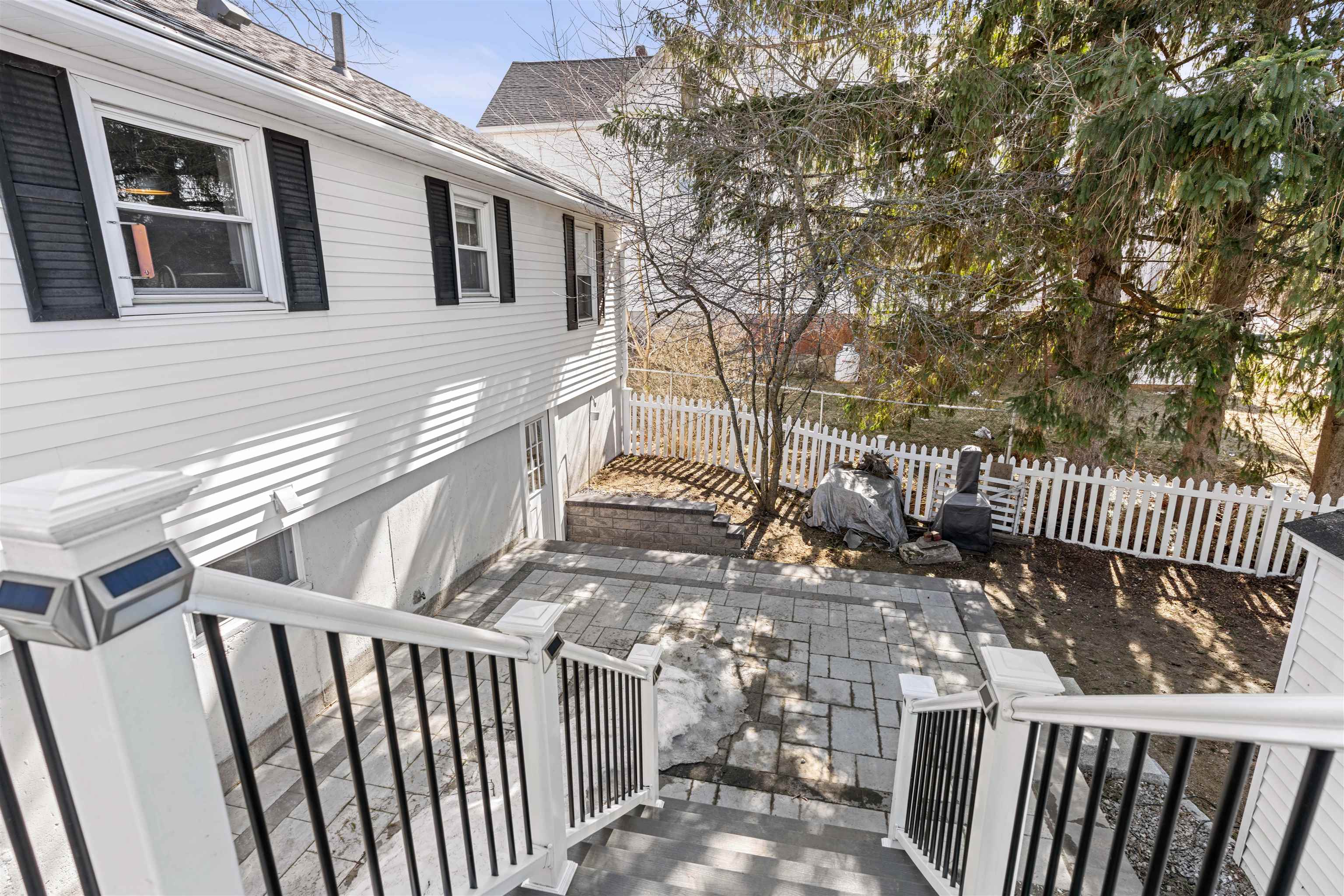 90 Mammoth Road Manchester, NH 03103 - Photo 25 of 33