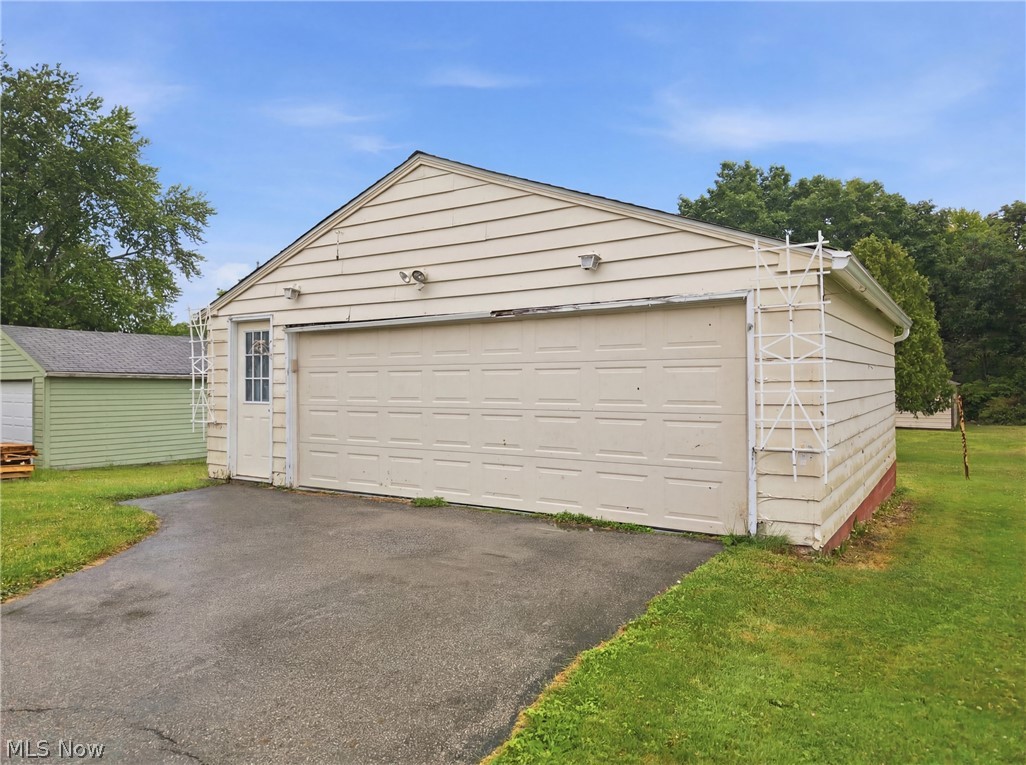 404 Elizabeth Street Hubbard, OH 44425 - Photo 4 of 28