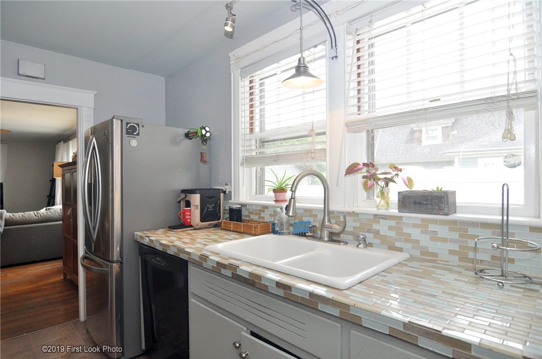 74 King Street Warren, RI 02885 - Photo 4 of 25