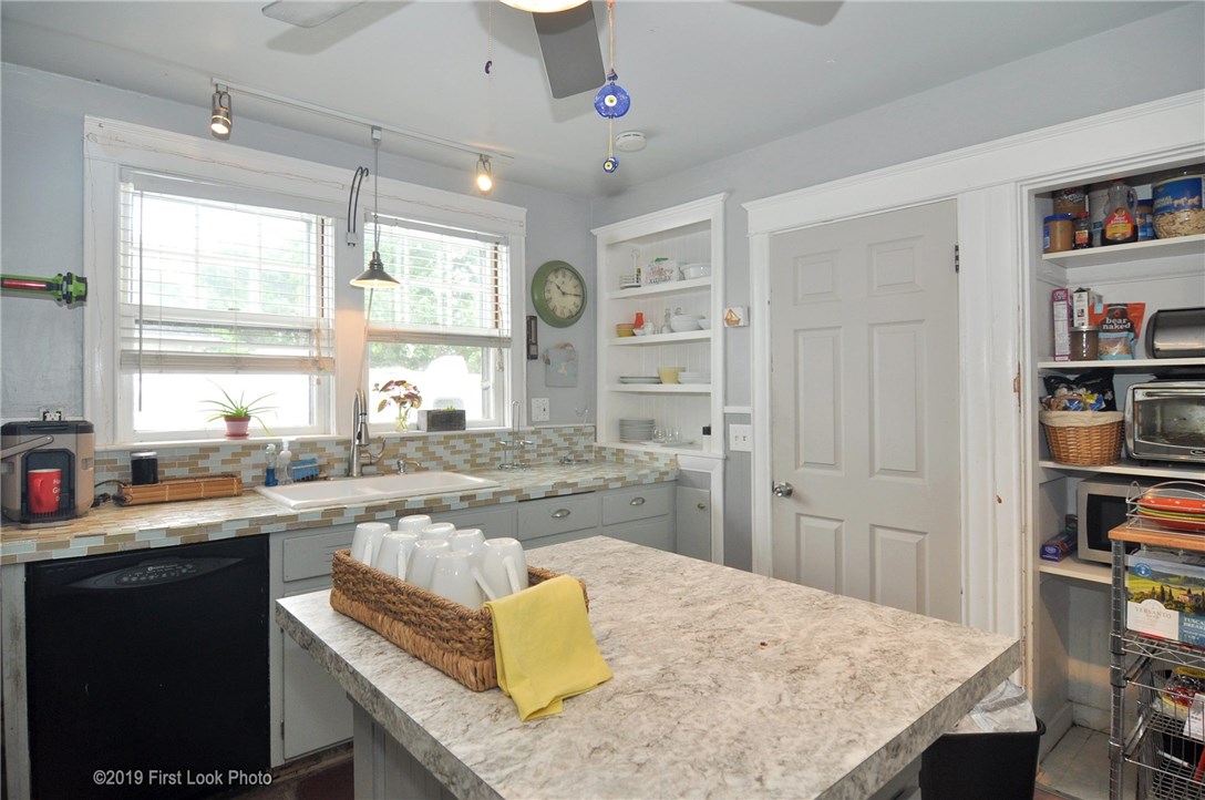 74 King Street Warren, RI 02885 - Photo 6 of 25