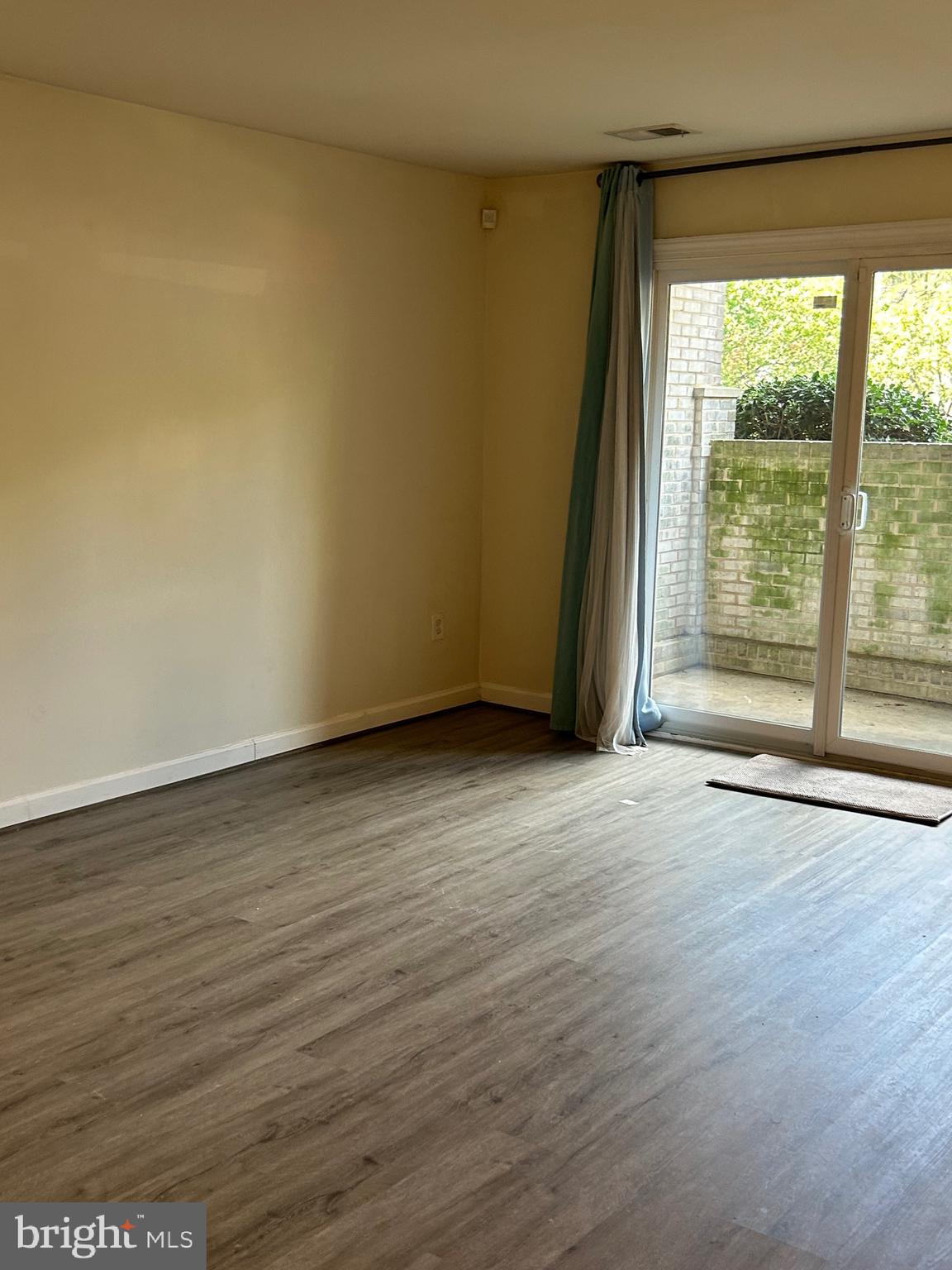 13611 Sir Thomas Way, Unit 1B11 Silver Spring, MD 20904 - Photo 11 of 35 Large Living Room
