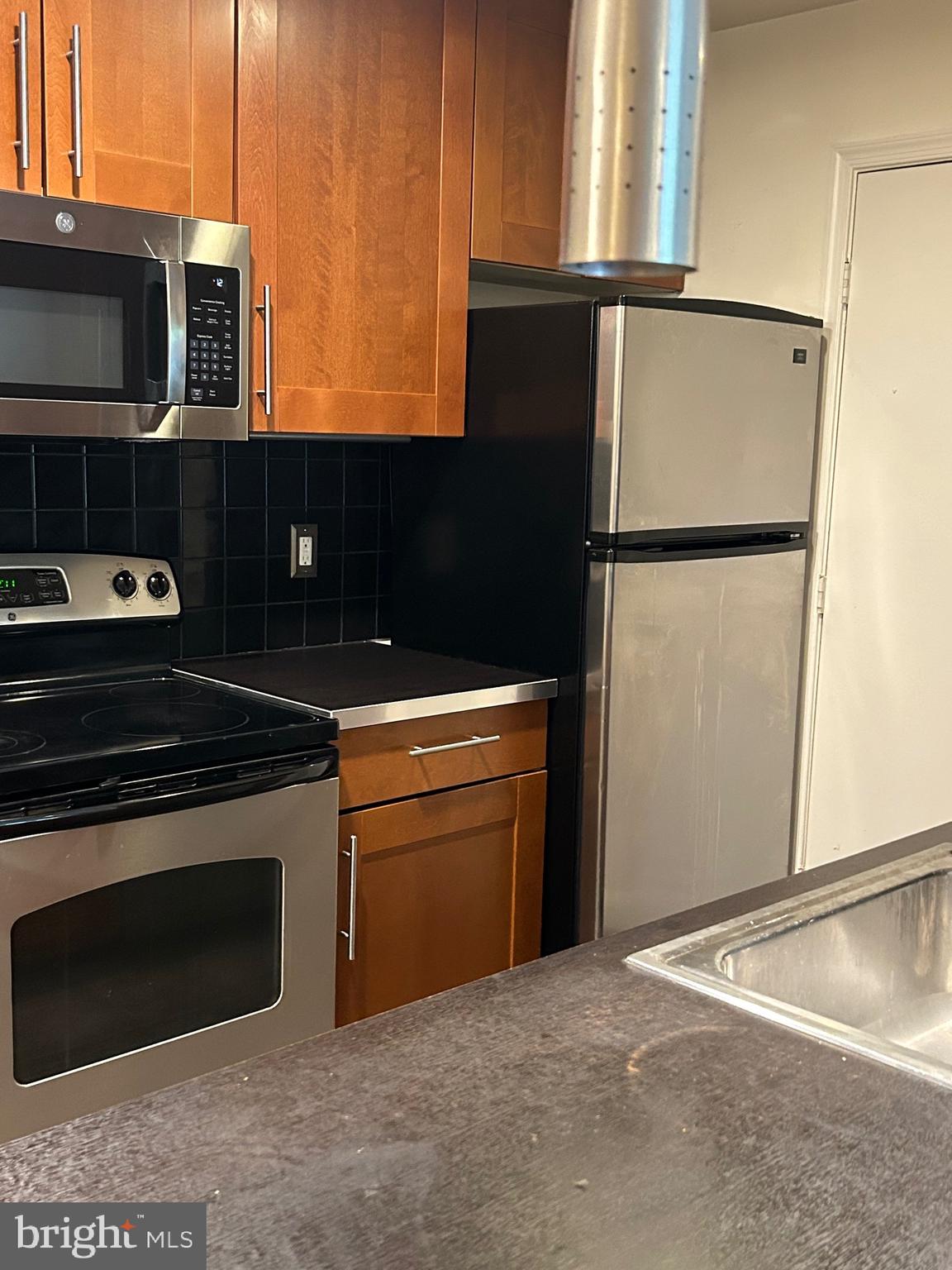 13611 Sir Thomas Way, Unit 1B11 Silver Spring, MD 20904 - Photo 10 of 35 Upgraded Stainless Steel Appliances