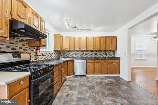 $350,000 | 106 Pine Street, Moorestown, NJ 08057