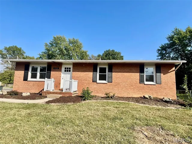 $214,900 | 112 East Airwood Drive, East Alton, IL 62024