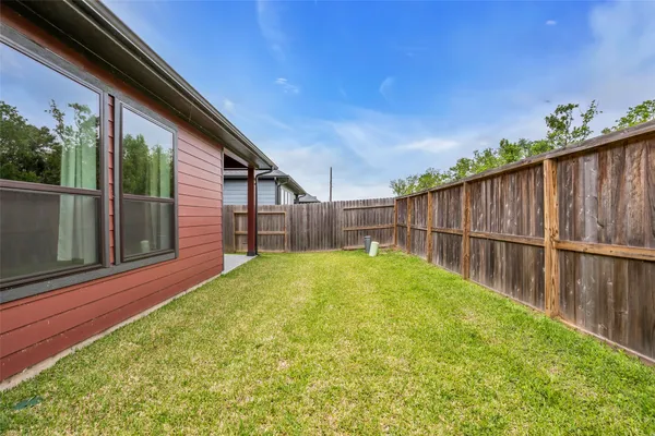 $2,600 | 10607 Katherine Lk Drive, Missouri City, TX 77459