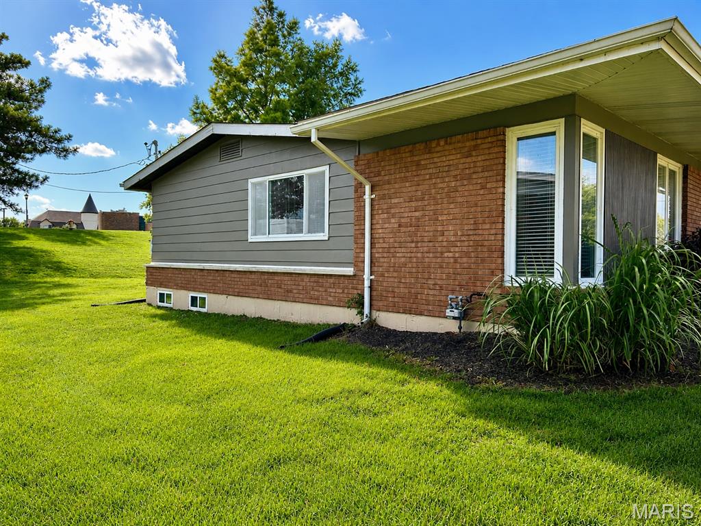15362 Clayton Road Ballwin, MO 63011 - Photo 11 of 12