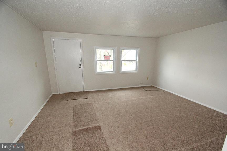 7916 Wynbrook Road Baltimore, MD 21224 - Photo 2 of 18 Living Room