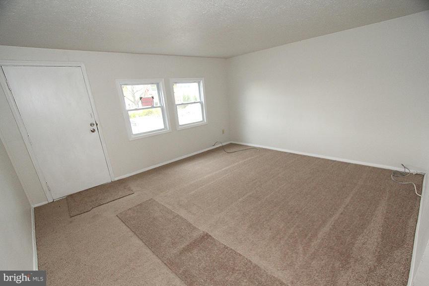 7916 Wynbrook Road Baltimore, MD 21224 - Photo 16 of 18 Living Room