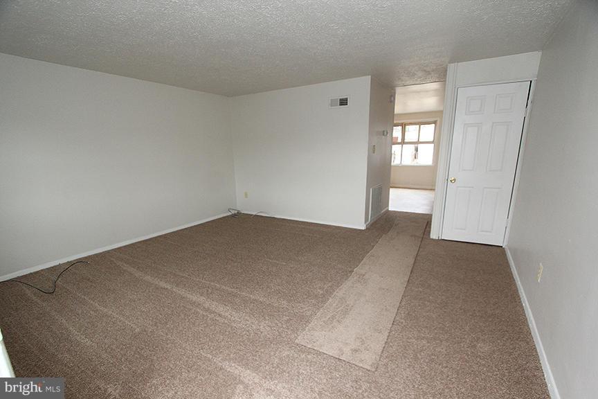 7916 Wynbrook Road Baltimore, MD 21224 - Photo 17 of 18 Living Room