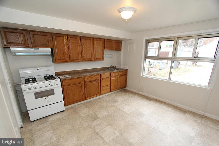 7916 Wynbrook Road Baltimore, MD 21224 - Photo 7 of 18 Kitchen