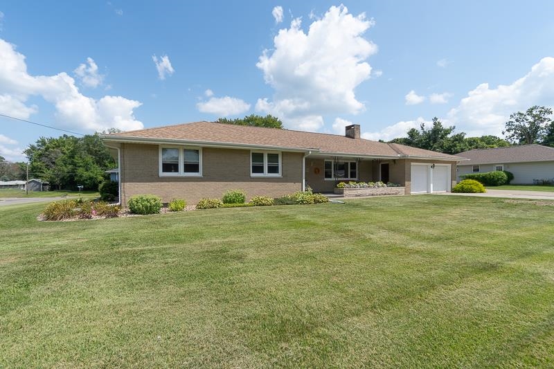 1303 Springfield Road East Peoria, IL 61611 - Photo 2 of 26 Gallery Image 2