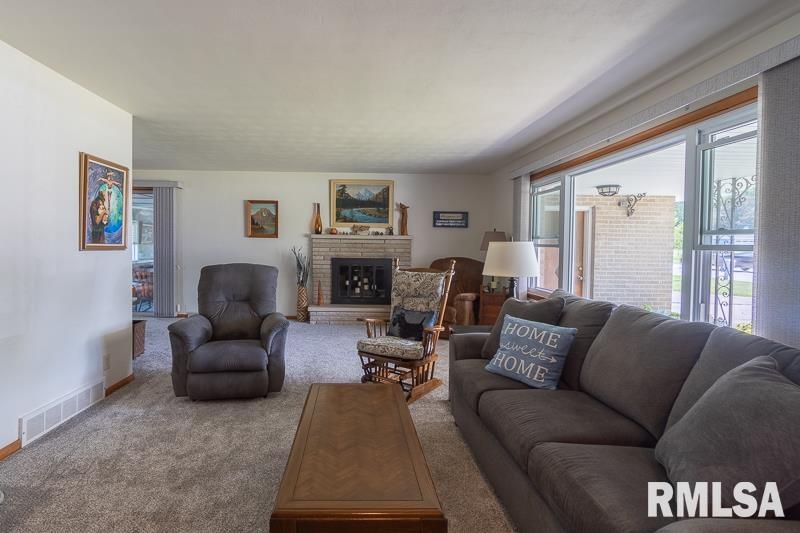 1303 Springfield Road East Peoria, IL 61611 - Photo 5 of 26 Gallery Image 5