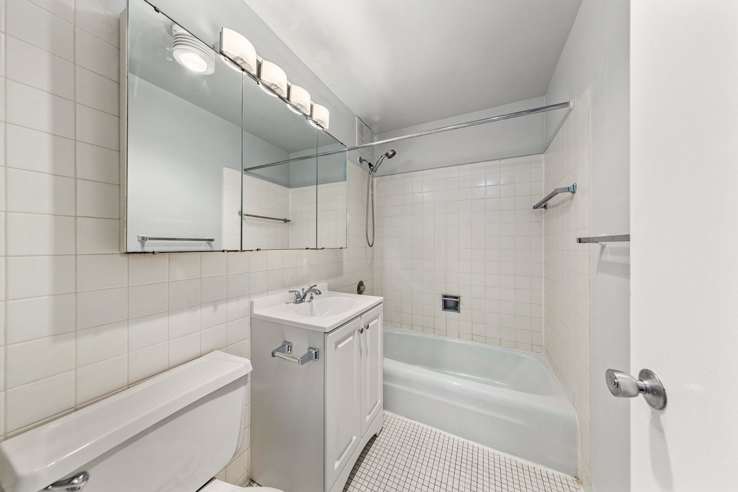 655 West Irving Park Road, Unit 1511 Chicago, IL 60613 - Photo 12 of 13