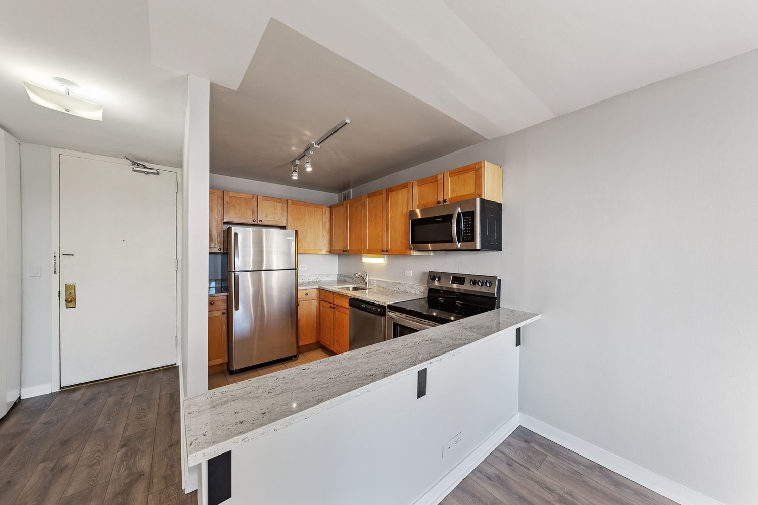 655 West Irving Park Road, Unit 1511 Chicago, IL 60613 - Photo 7 of 13