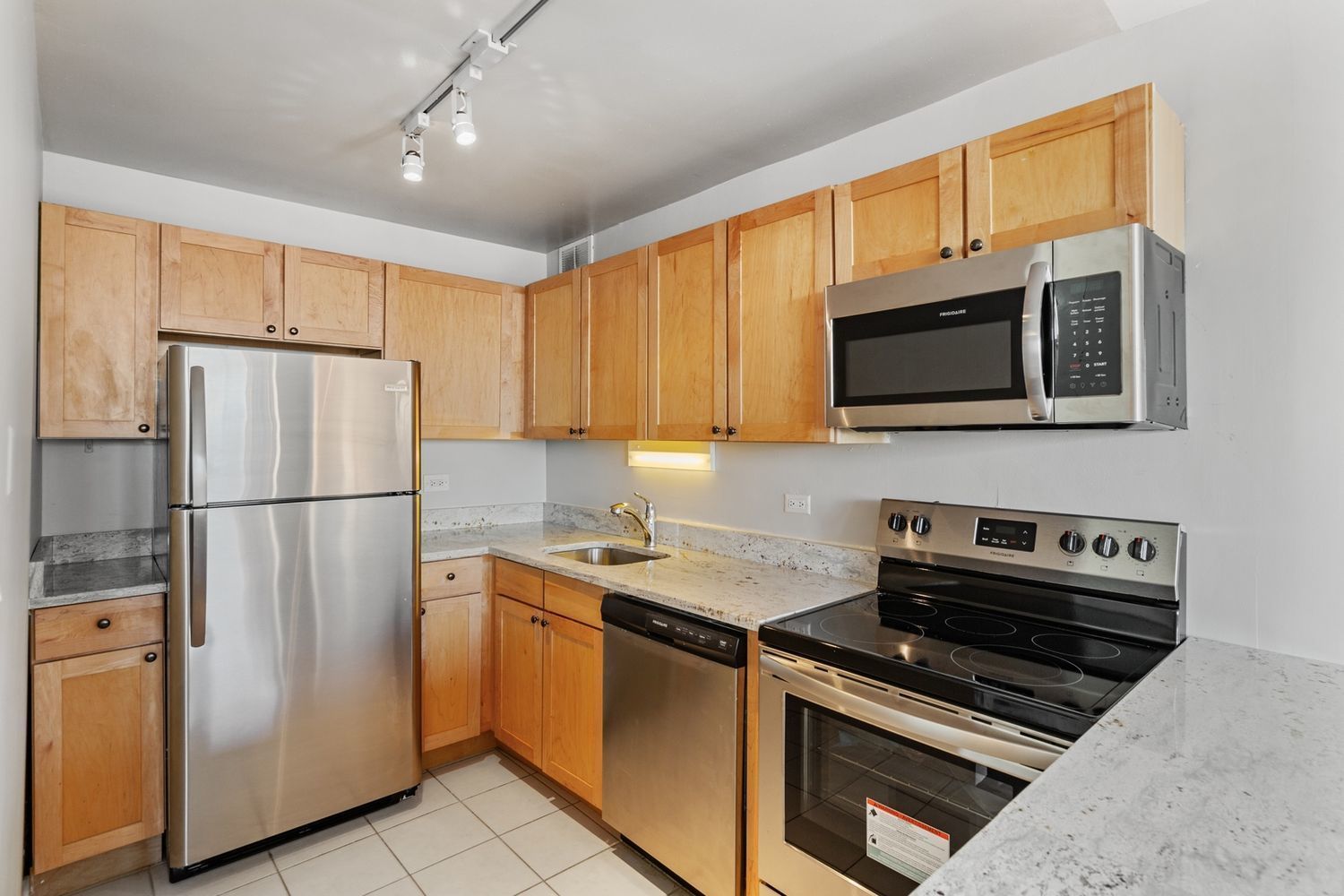655 West Irving Park Road, Unit 1511 Chicago, IL 60613 - Photo 8 of 13