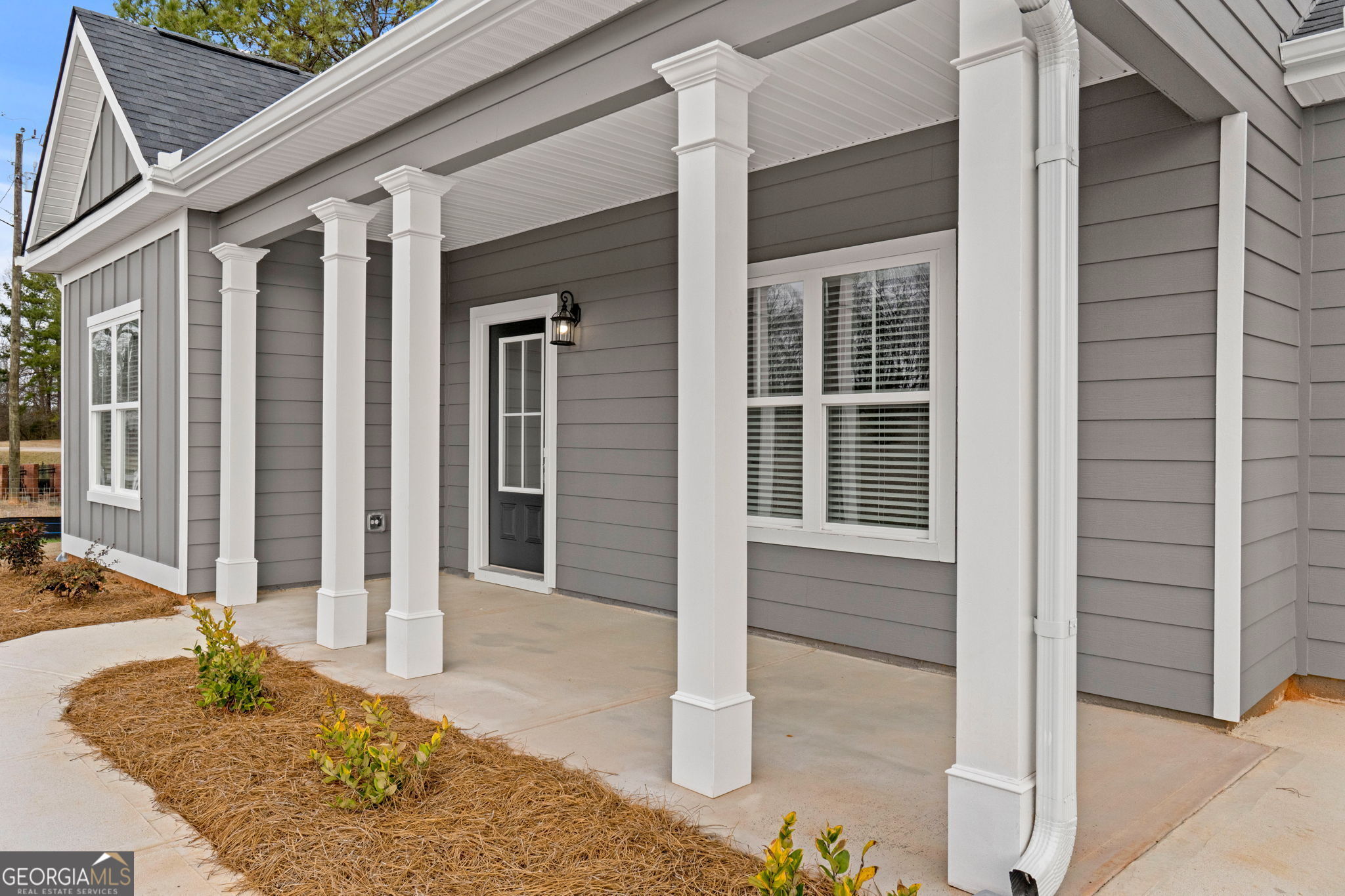 156 Charlie Fuller Road Grantville, GA 30220 - Photo 3 of 36 a front view of a house