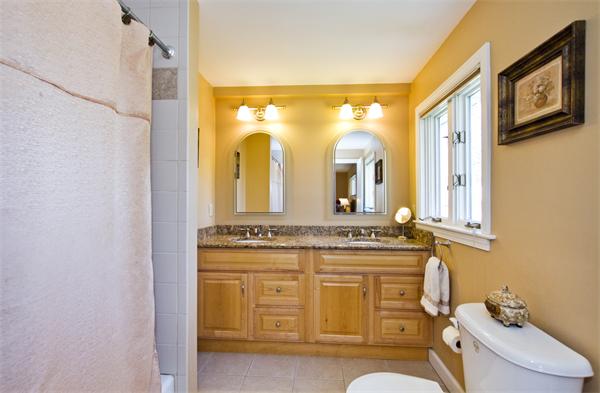 72 Sharpe Road Newton, MA 02459 - Photo 15 of 24 Gallery Image 15