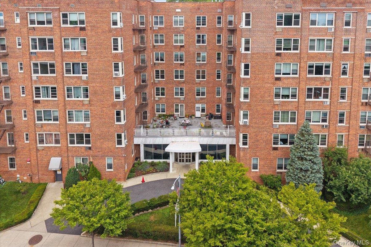 629 Kappock Street, Unit 2A Bronx, NY 10463 - Photo 10 of 36 View of apartment building / complex