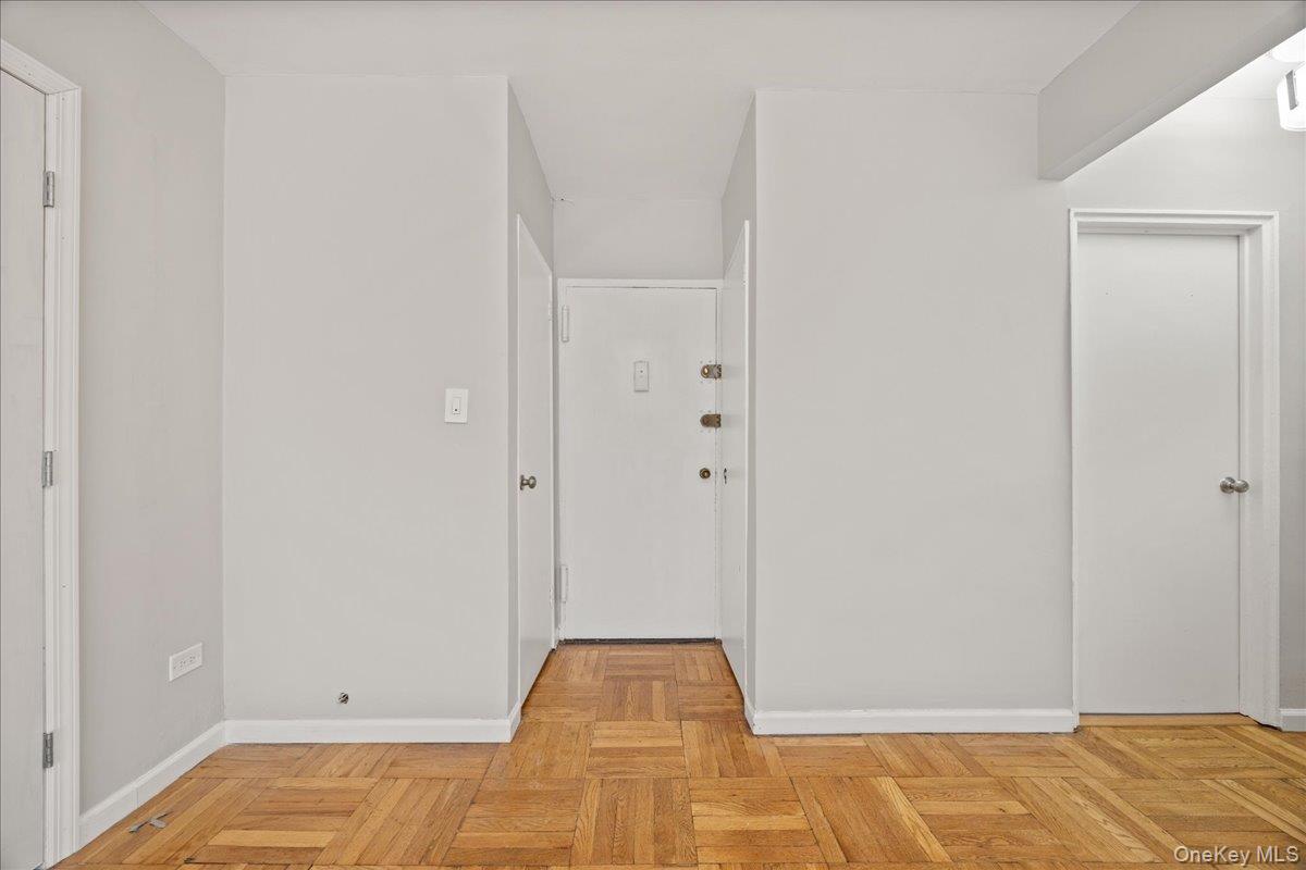 629 Kappock Street, Unit 2A Bronx, NY 10463 - Photo 12 of 36 Entrance door