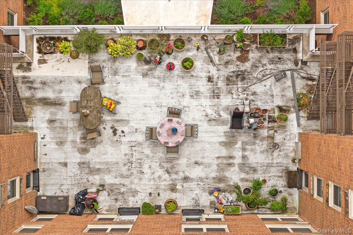 629 Kappock Street, Unit 2A Bronx, NY 10463 - Photo 9 of 36 Shared terrace with 4 other shareholders