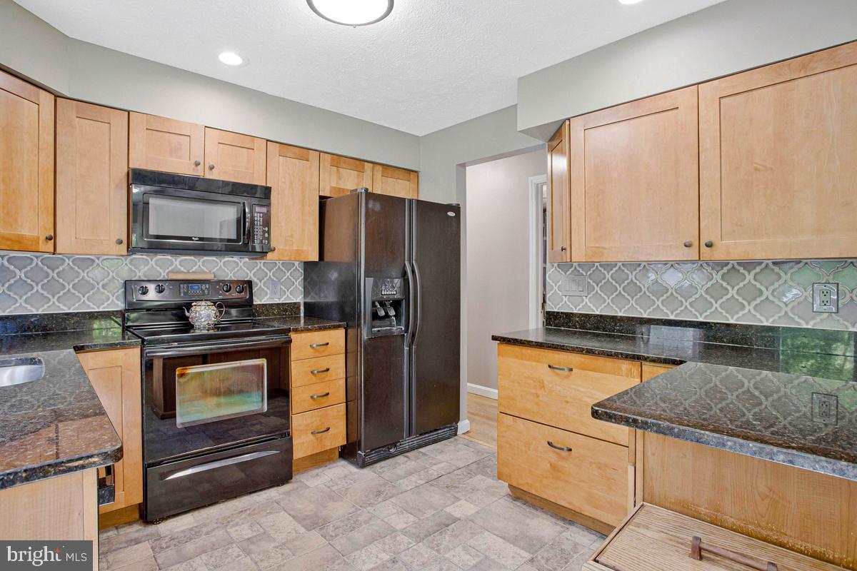 24 Robshire Manor Road Huntingtown, MD 20639 - Photo 12 of 55