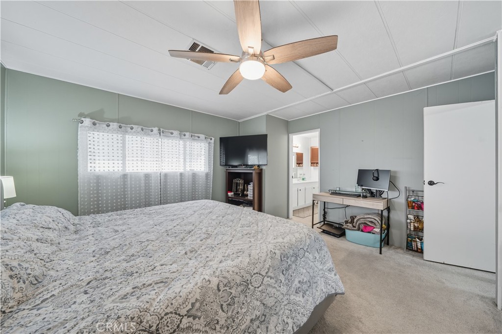 9800 Base Line Road, Unit 79 Rancho Cucamonga, CA 91701 - Photo 15 of 31 a large bedroom with a bed and a chandelier