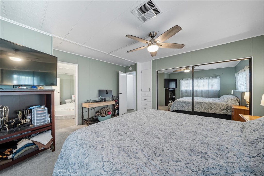 9800 Base Line Road, Unit 79 Rancho Cucamonga, CA 91701 - Photo 16 of 31 a large bedroom with a bed and a large mirror with the dresser