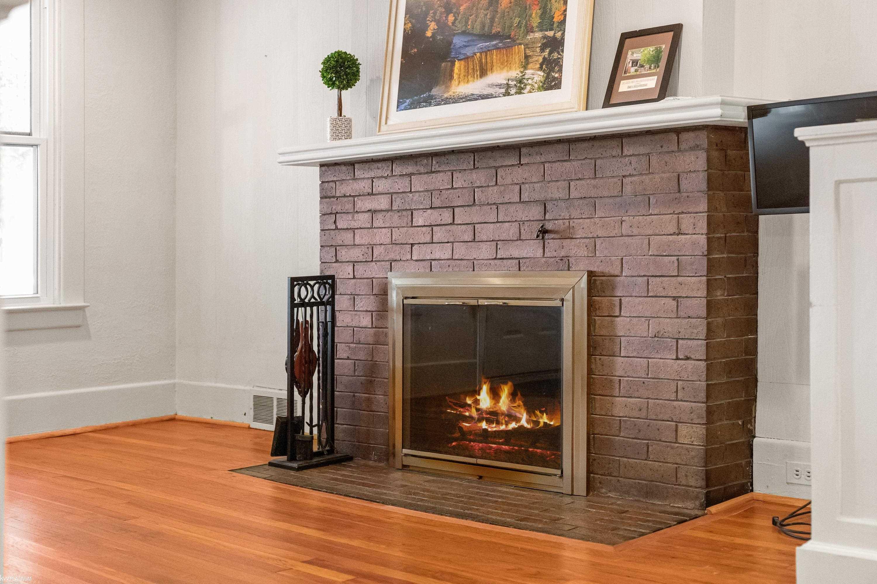 1081 Lakepointe Street Grosse Pointe Park, MI 48230 - Photo 11 of 48