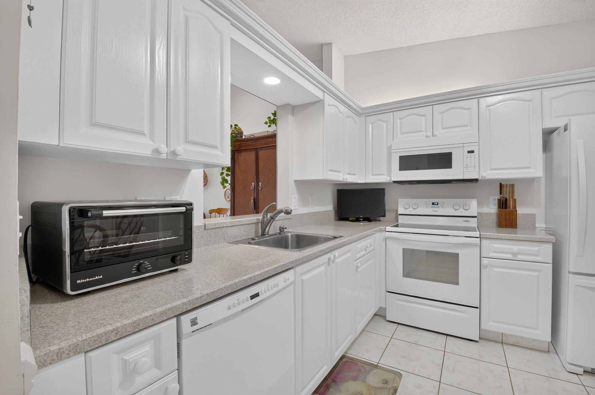 8427 Parkgate Road, Unit C Boca Raton, FL 33496 - Photo 13 of 49 Kitchen