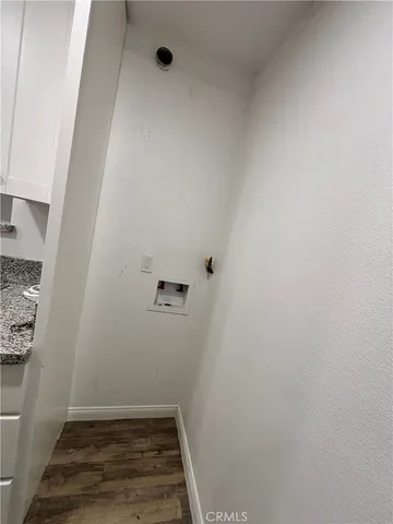 a view of utility room