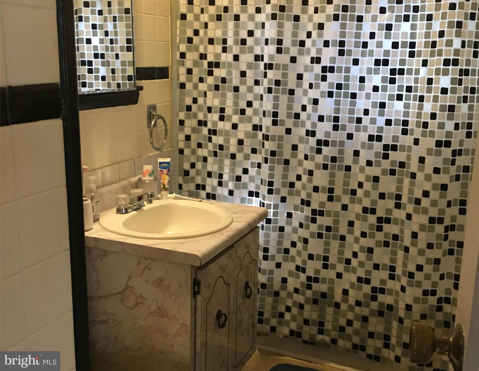 785 Powhatan Beach Road Pasadena, MD 21122 - Photo 8 of 16 Bath