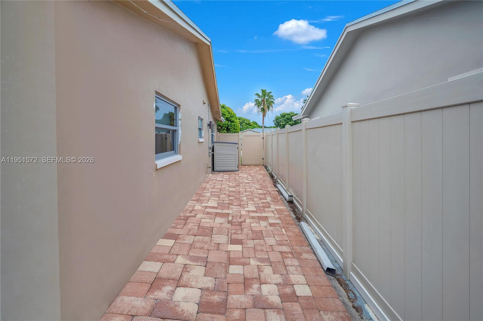 22599 Southwest 65th Avenue Boca Raton, FL 33428 - Photo 9 of 39 Gallery Image 9