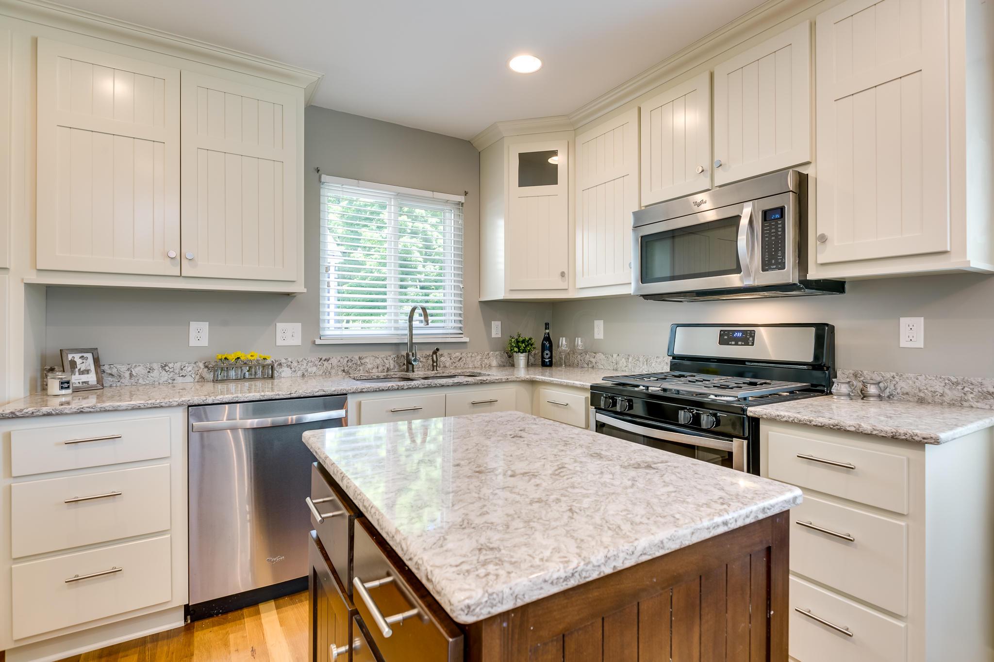 2194 Ridgecliff Road Columbus, OH 43221 - Photo 14 of 34