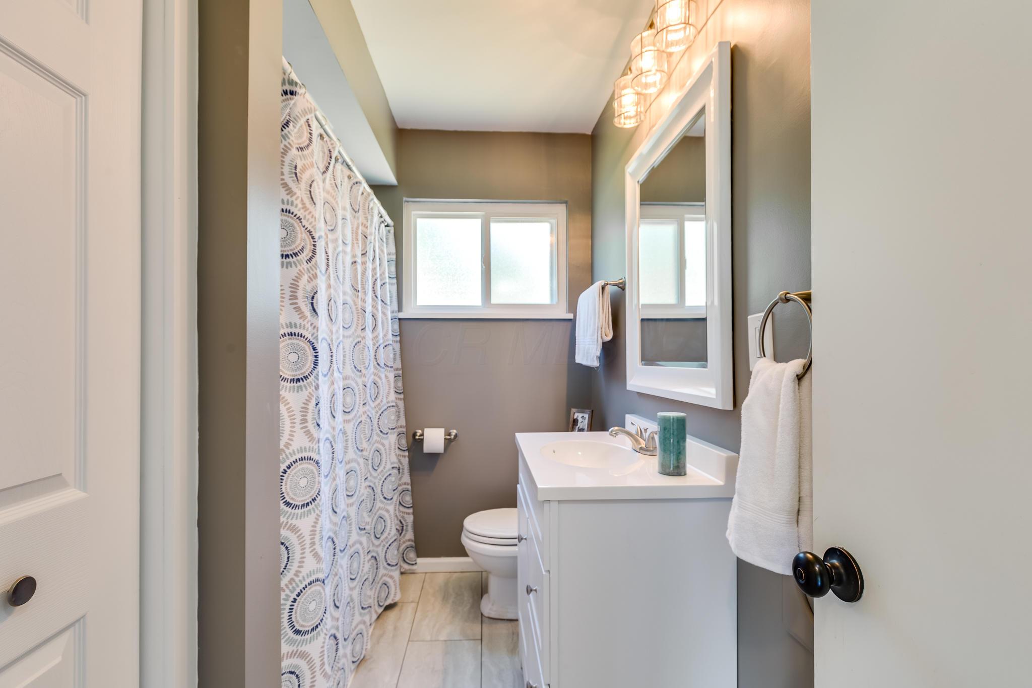 2194 Ridgecliff Road Columbus, OH 43221 - Photo 17 of 34