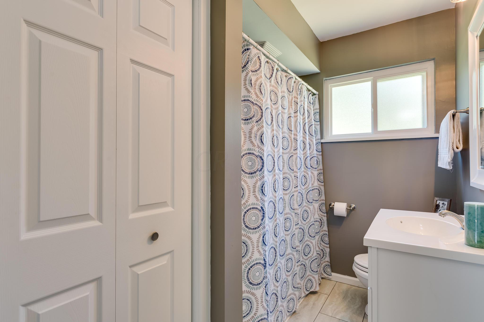 2194 Ridgecliff Road Columbus, OH 43221 - Photo 25 of 34